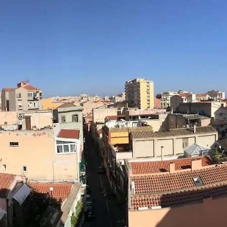 La Luna Con Terrazza E Due Cagliari