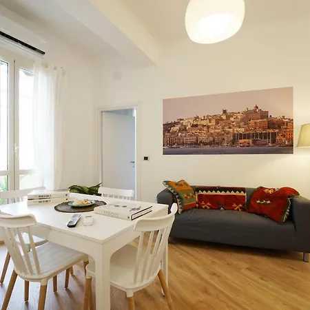 La Luna Con Terrazza E Due Cagliari